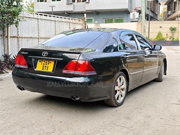 Toyota Crown 2006 Black