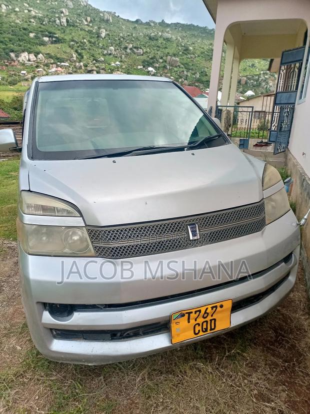 Toyota Voxy 2006 Silver