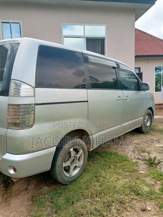 Toyota Voxy 2006 Silver