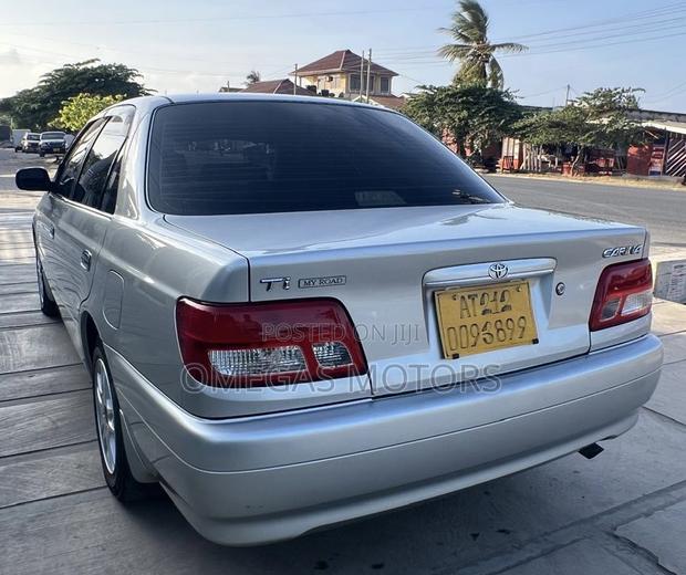 Toyota Carina 1.5 FWD Sedan 2001 Silver