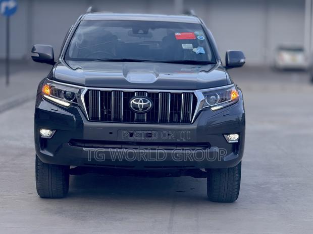 Toyota Land Cruiser Prado 2.8 2022 Gray