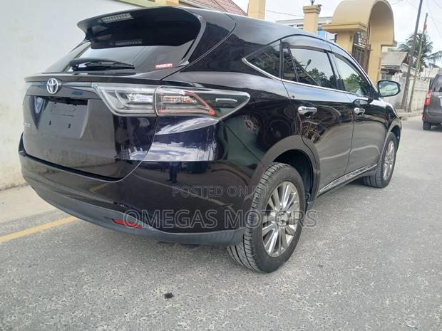 Toyota Harrier 2.0 2015 Black