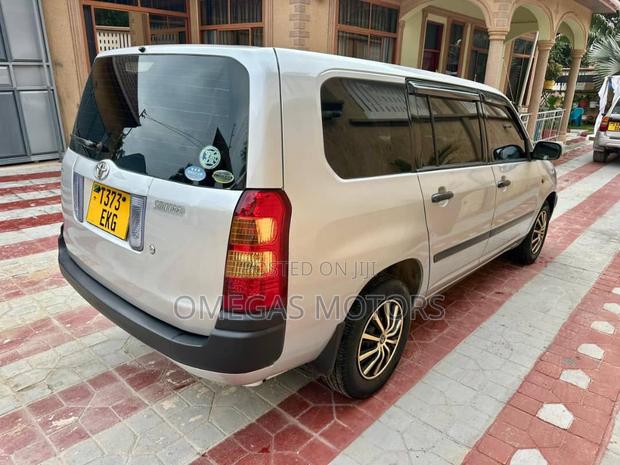 Toyota Succeed 2005 Silver