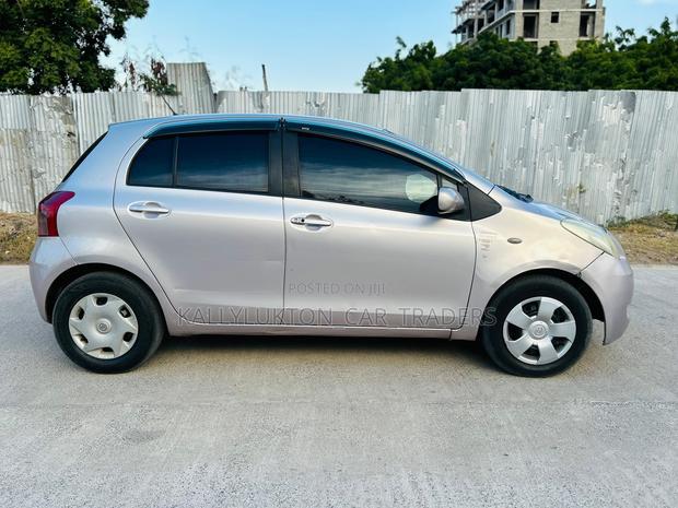 Toyota Vitz 2005 Pink