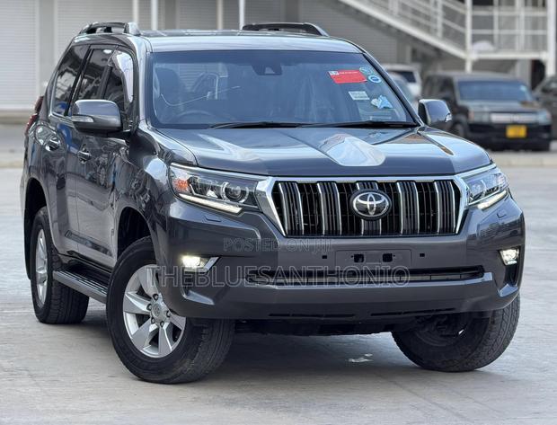 Toyota Land Cruiser Prado 2022 Gray