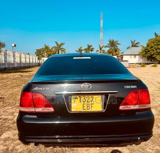 Toyota Crown 2006 Black