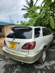 Toyota Harrier 2004 White for sale