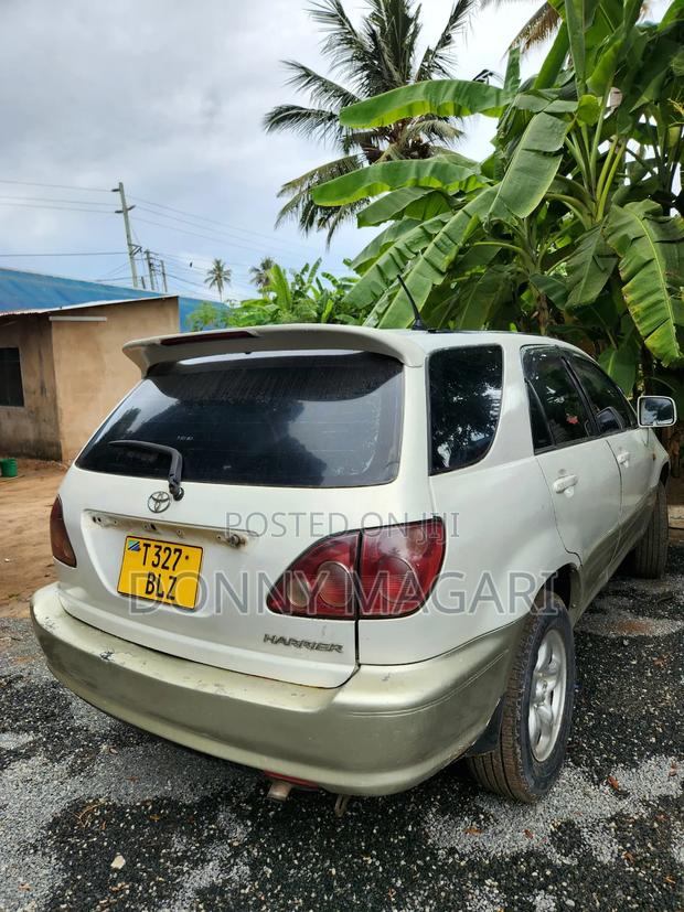 Toyota Harrier 2004 White