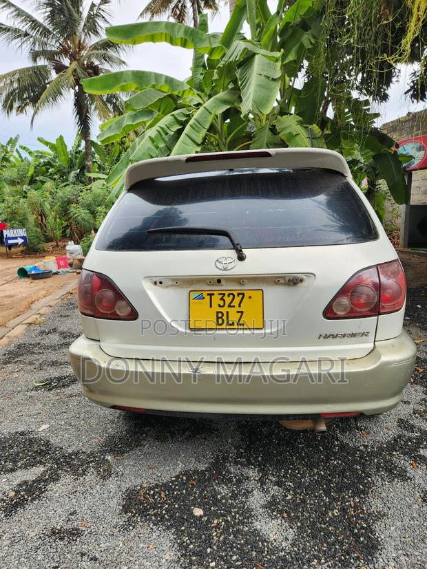 Toyota Harrier 2004 White
