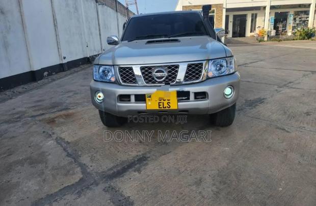 Nissan Patrol 4.5 2010 Silver