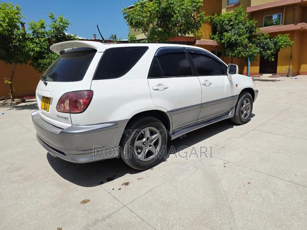 Toyota Harrier 1999 White