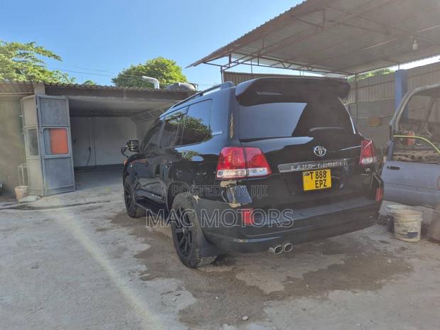 Toyota Land Cruiser 2011 Black