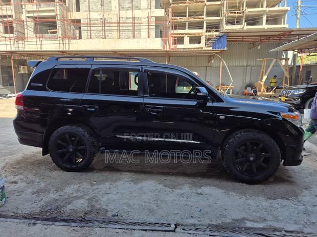 Toyota Land Cruiser 2011 Black
