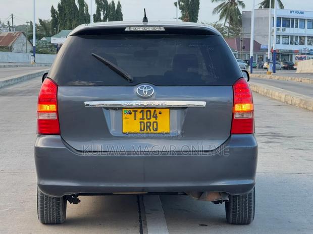 Toyota Wish 2005 Gray