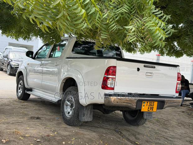 Toyota Hilux 2015 White
