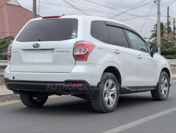 Subaru Forester 2.0XT Premium 4dr SUV AWD (2.0L 4cyl Turbo CVT) 2014 White