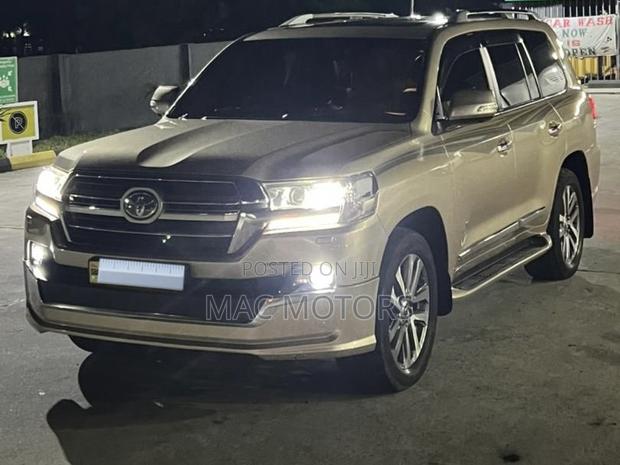 Toyota Land Cruiser 4.5 V8 VXR 2016 Gold