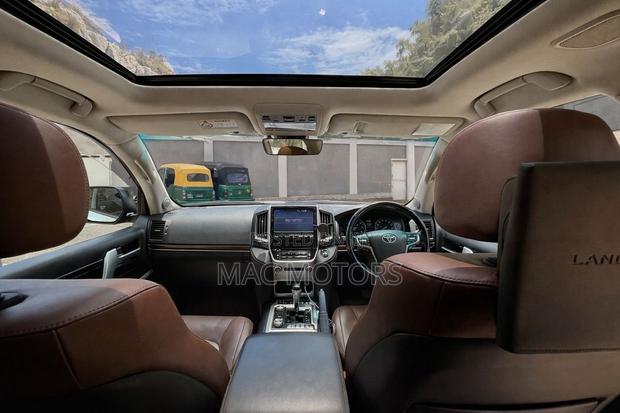 Toyota Land Cruiser 4.6 V8 ZX 2020 White