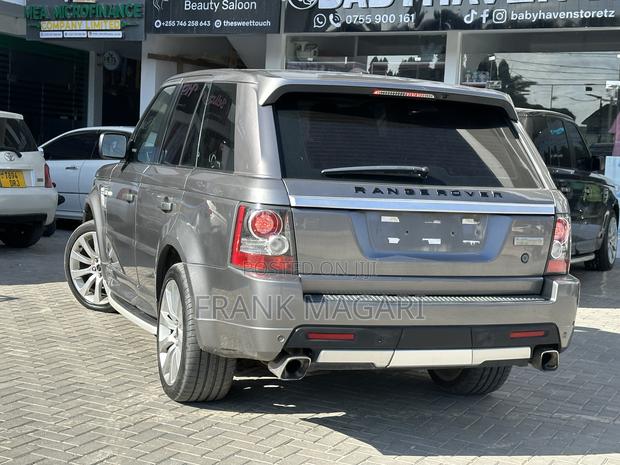 Land Rover Range Rover Sport 2010 Gray