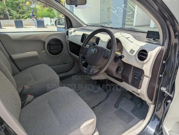 Toyota Passo 2011 Black