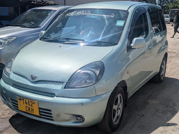 Toyota Fun Cargo 2005 Silver
