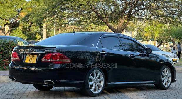 Toyota Crown 2009 Black