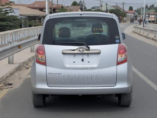 Toyota Ractis 1.5 AWD 2009 White
