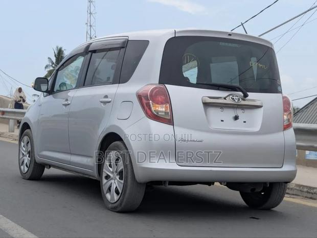 Toyota Ractis 1.5 AWD 2009 White