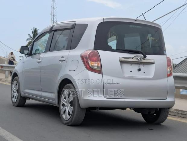 Toyota Ractis 1.5 AWD 2009 White
