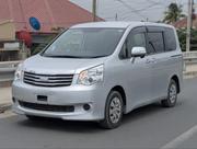 Toyota Noah 2.0 143hp AWD (7 Seater) 2012 Silver for sale