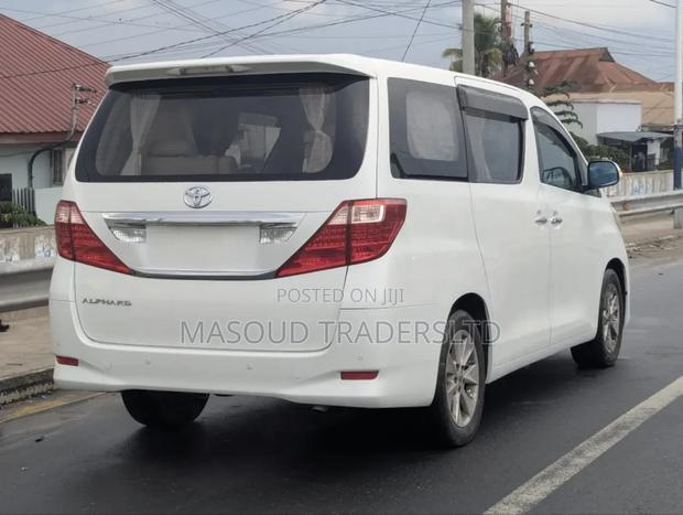 Toyota Alphard 2.4 Petrol AWD 2010 White