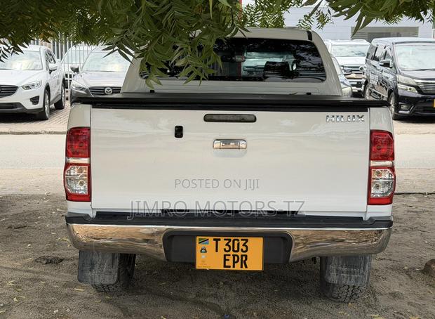 Toyota Hilux 2015 White