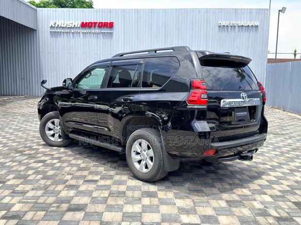 Toyota Land Cruiser Prado 2.8 2022 Black