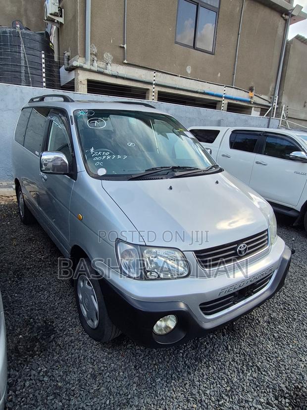 Toyota LiteAce Noah 2000 Silver
