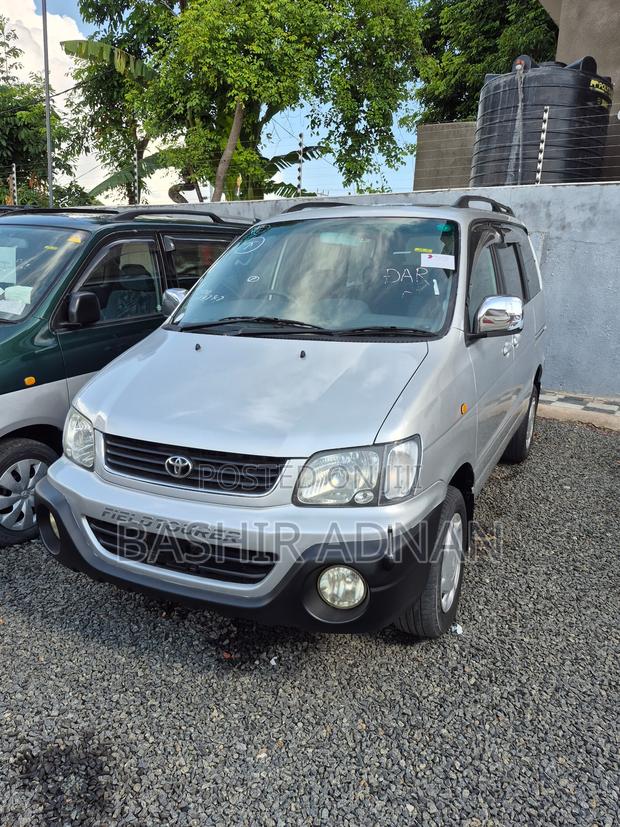 Toyota LiteAce Noah 2000 Silver
