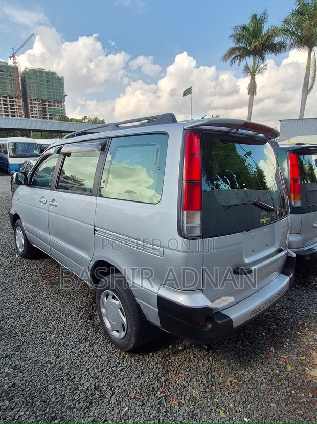 Toyota LiteAce Noah 2000 Silver