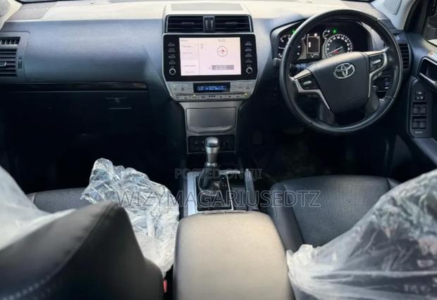 Toyota Land Cruiser Prado 2.8 2022 Burgundy