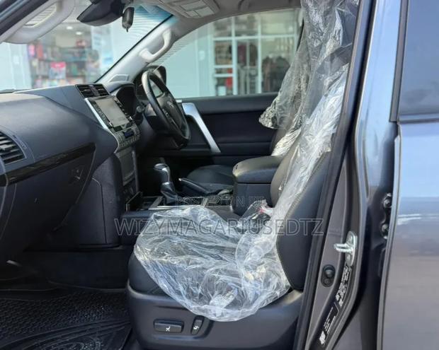 Toyota Land Cruiser Prado 2.8 2022 Burgundy