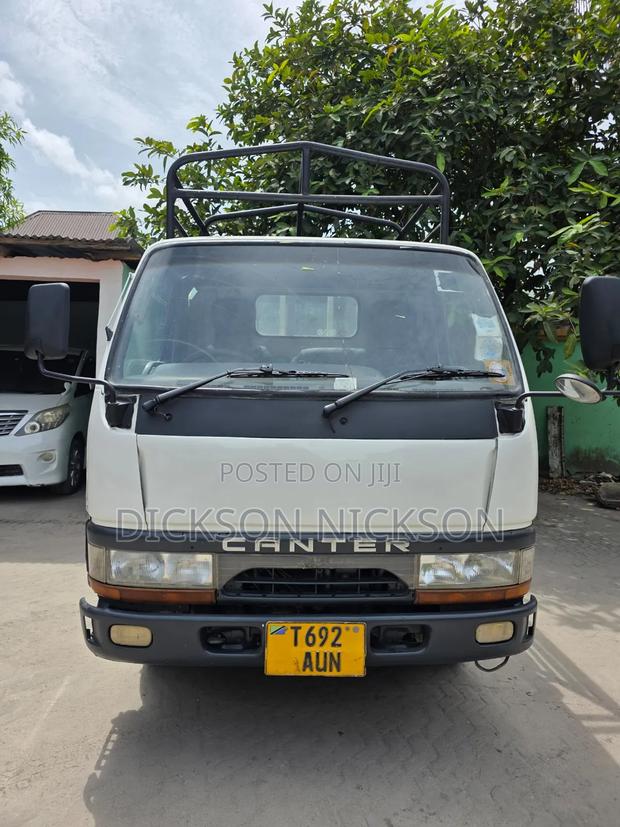 Mitsubishi Canter 1999 White