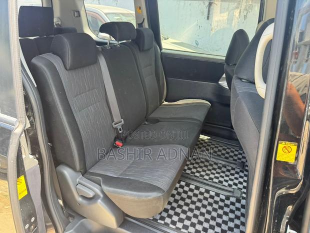 Toyota Noah 2.0 143hp FWD (7 Seater) 2010 Black