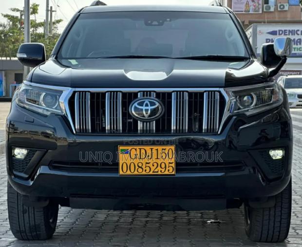 Toyota Land Cruiser Prado 2023 Black