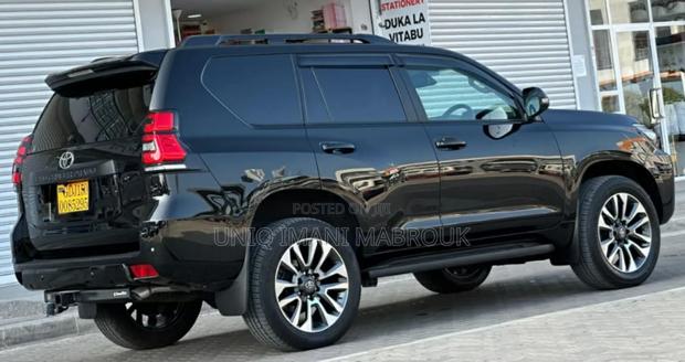 Toyota Land Cruiser Prado 2023 Black