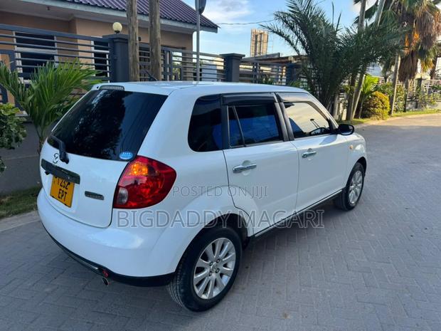 Mazda Verisa 2013 White