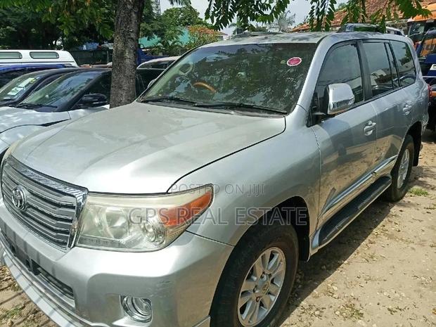 Toyota Land Cruiser 2013 4.5 V8 GL Silver