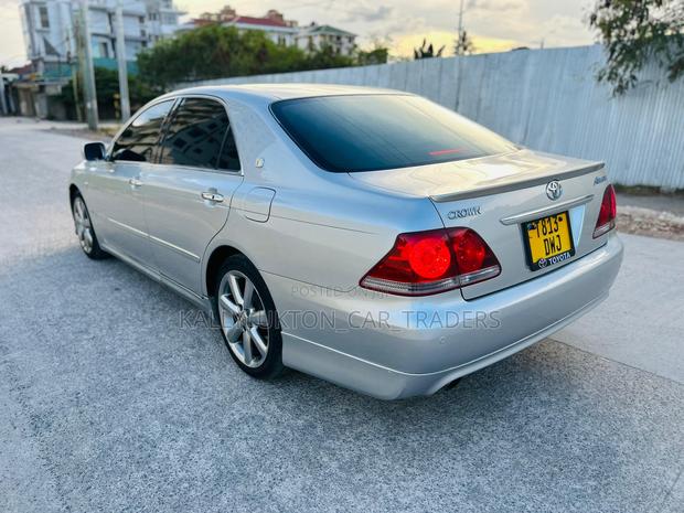 Toyota Crown 2006 Silver