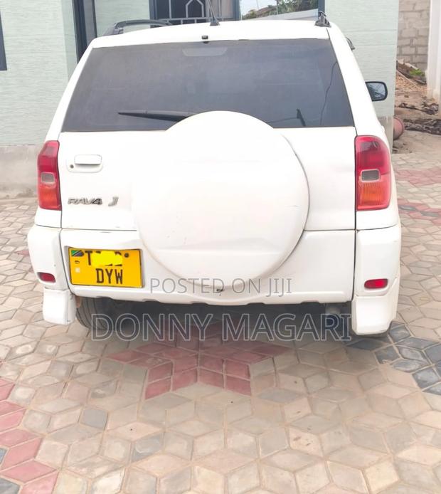 Toyota RAV4 2005 White