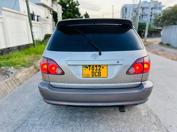 Toyota Harrier 2005 Silver