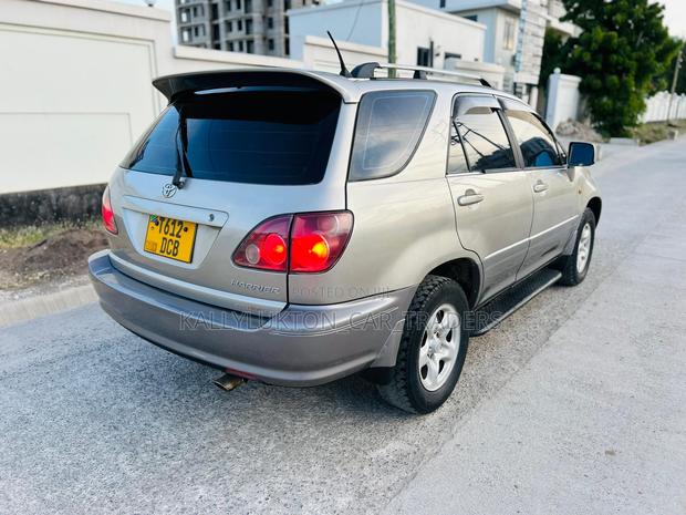 Toyota Harrier 2005 Silver
