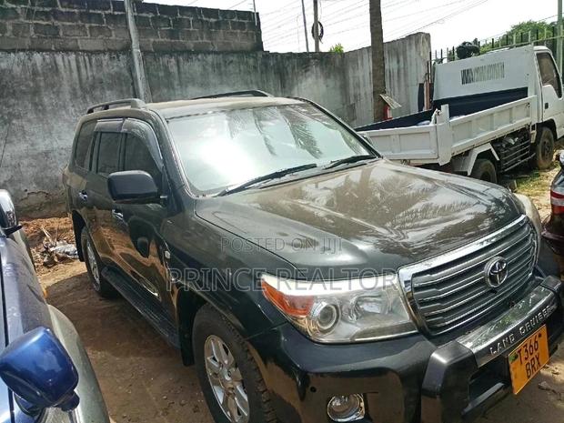 Toyota Land Cruiser 2010 4.6 V8 GX Black
