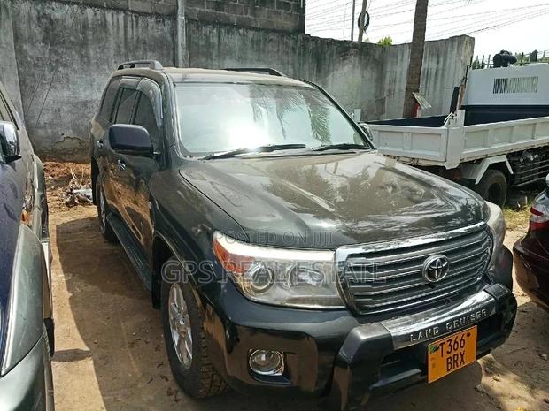 Toyota Land Cruiser 2010 4.6 V8 GX Black
